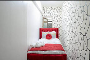 Private room with private entrance, bathroom & TV